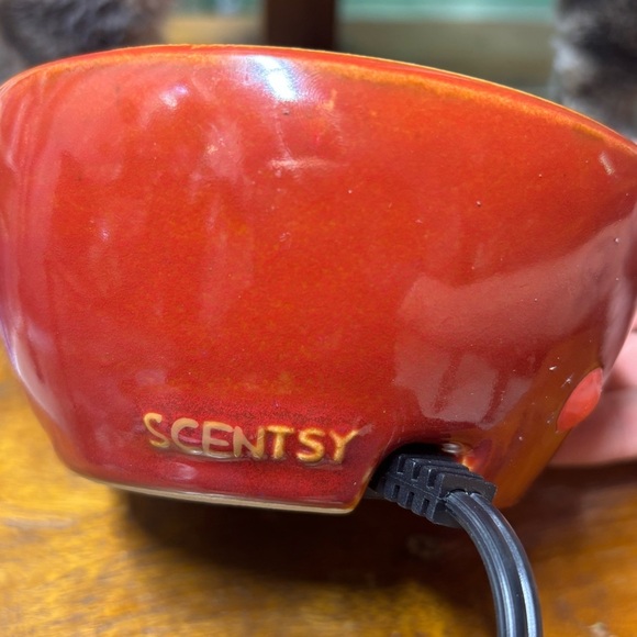 Retired Scentsy ceramic Teacher Appreciation Gift red apple wax warmer / melter - Picture 5 of 8